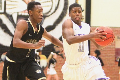 Boys basketball defeated by Lee’s Summit