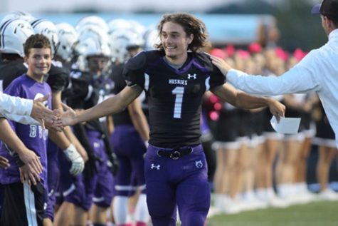 Varsity football loses Senior Night game against Blue Valley, 7-42