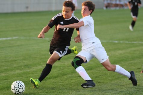 Varsity soccer loses in double overtime against BVHS, 2-1